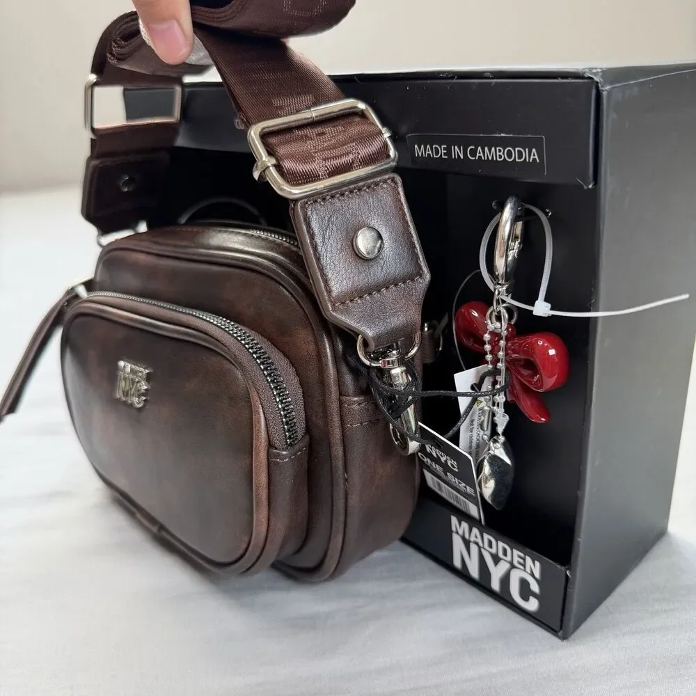 NWT Madden NYC Camera Bag Crossbody Bow Heart Keychain Charm Set Brown Gift Box - Picture 3 of 11